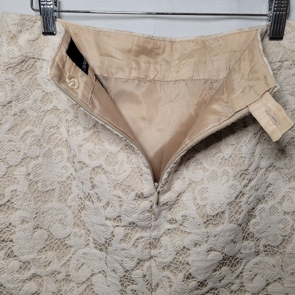 𝅺Cynthia Rowley Cream Lace Dressy Skirt. - Picture 7 of 11